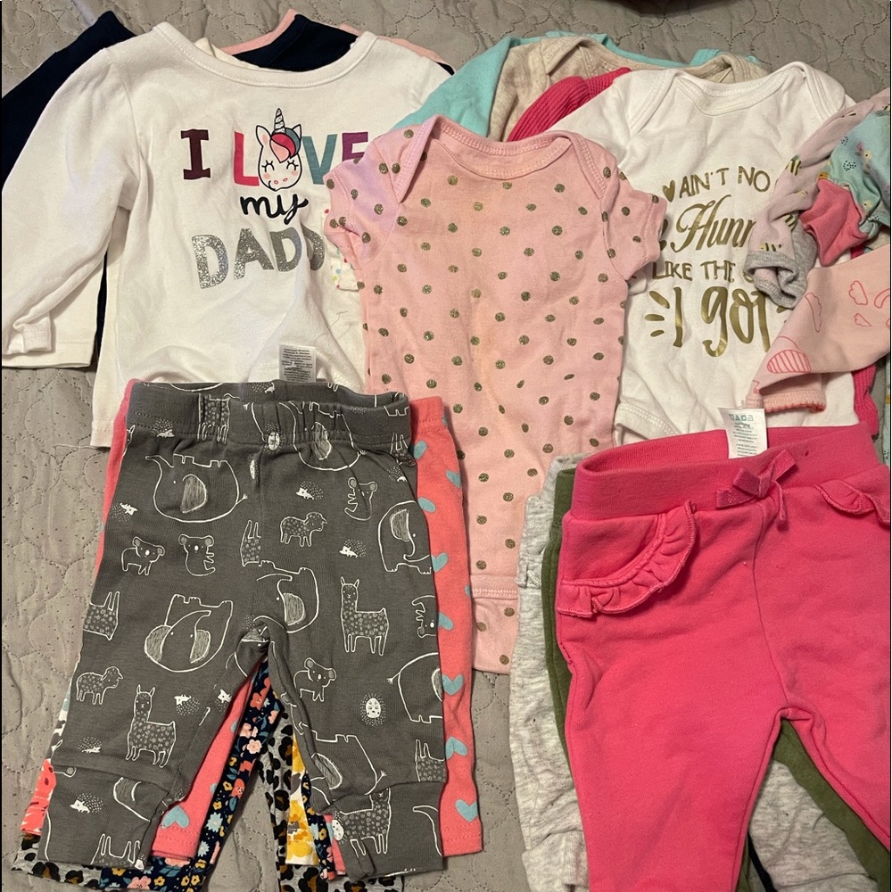 Assorted infant girls clothing 0-3 months,